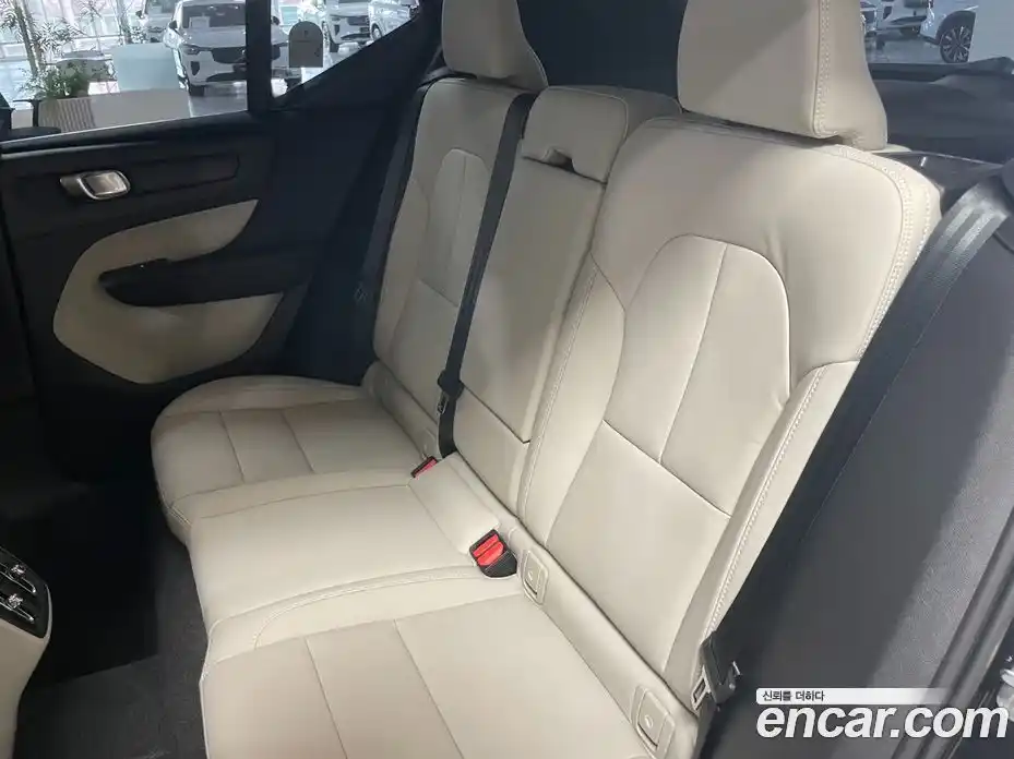 Volvo XC40 2026 2.0 автомат (гидро), фото 11