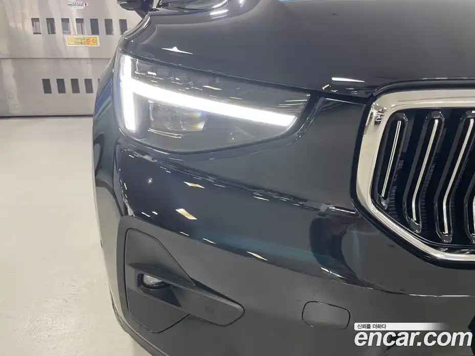 Volvo XC40 2026 2.0 автомат (гидро), фото 13