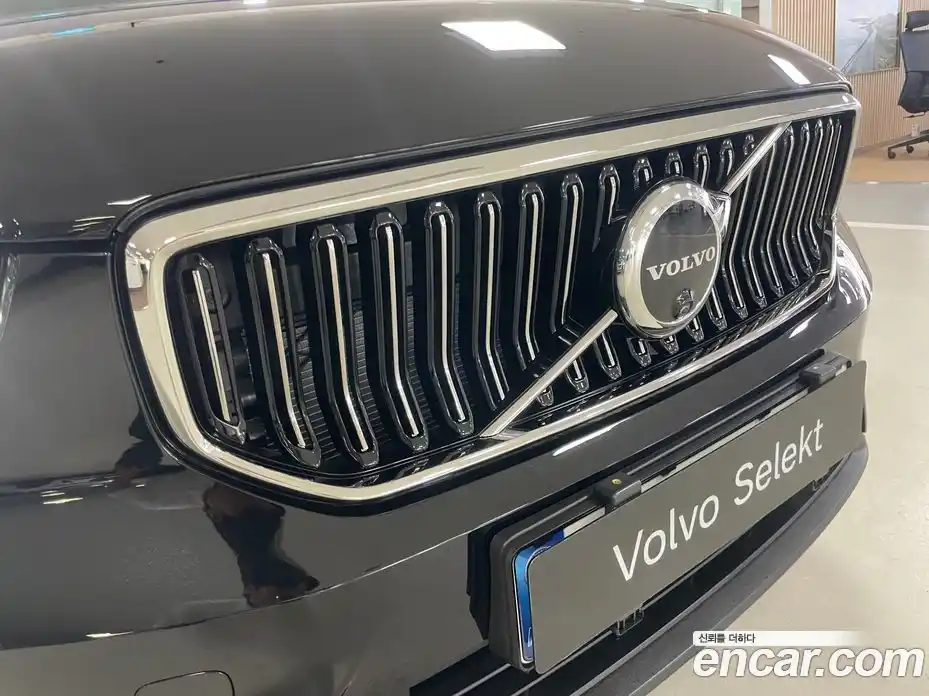 Volvo XC40 2026 2.0 автомат (гидро), фото 14