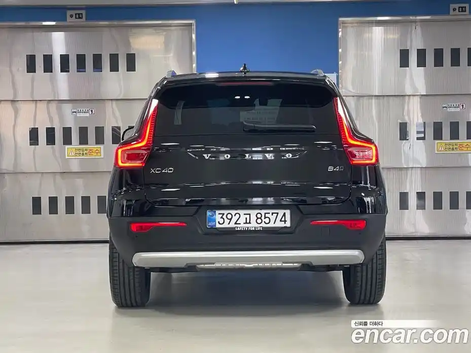 Volvo XC40 2026 2.0 автомат (гидро), фото 4