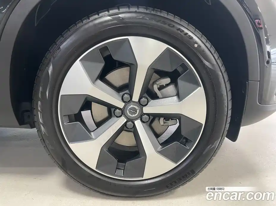 Volvo XC40 2026 2.0 автомат (гидро), фото 5
