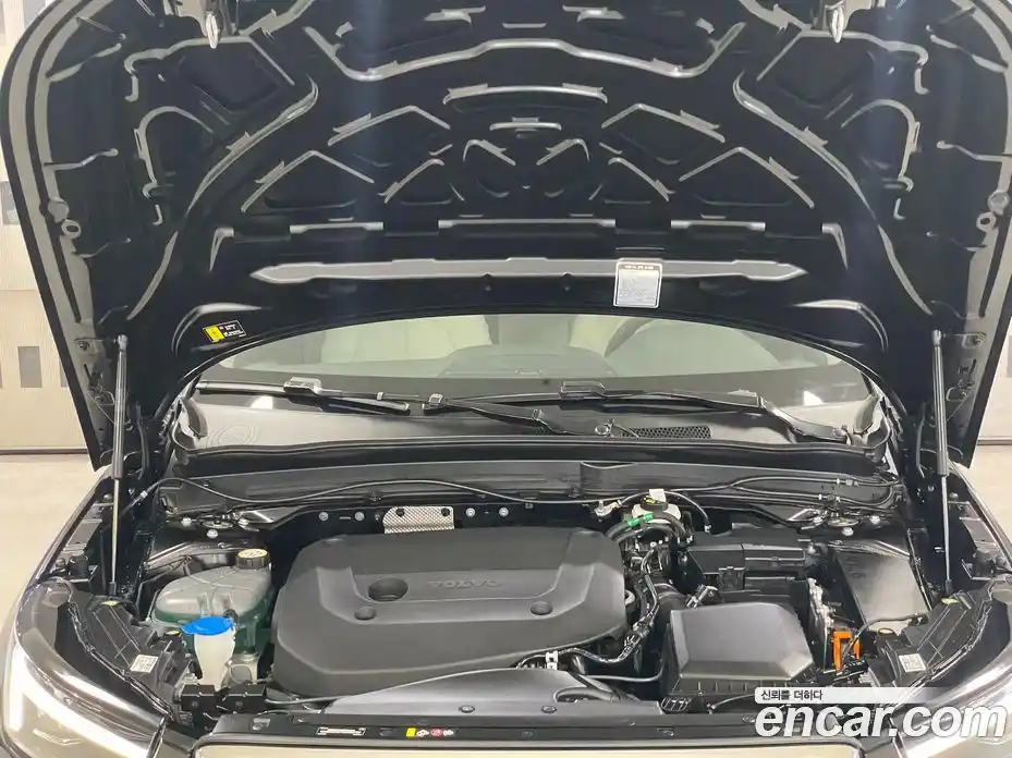 Volvo XC40 2026 2.0 автомат (гидро), фото 6