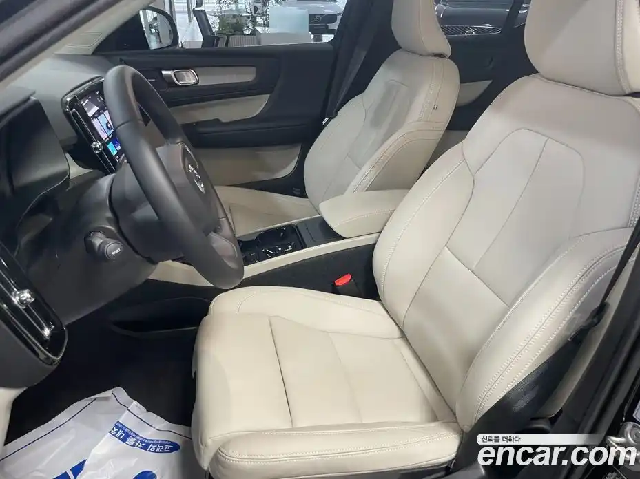 Volvo XC40 2026 2.0 автомат (гидро), фото 10
