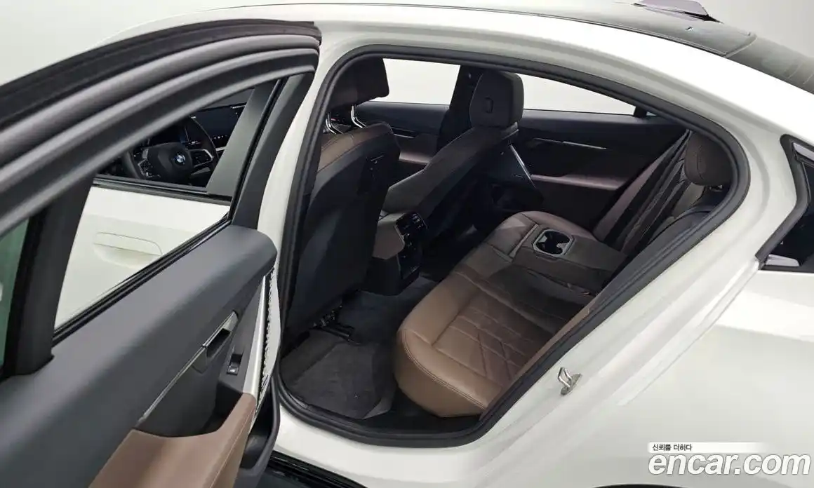 BMW 5 серия 2024 2.0 автомат (гидро), фото 25