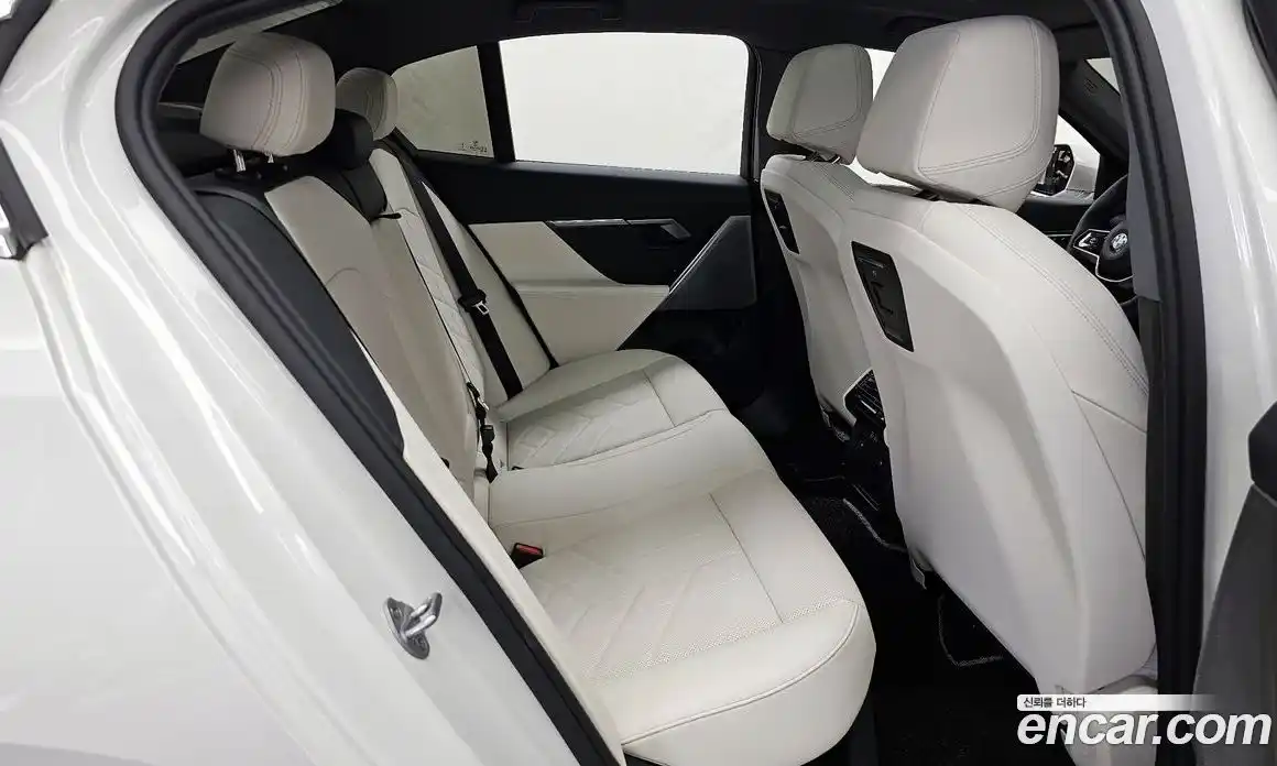 BMW 5 серия 2025 2.0 автомат (гидро), фото 12