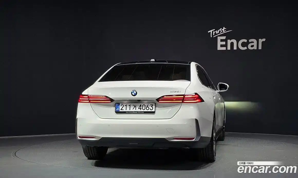 BMW 5 серия 2025 2.0 автомат (гидро), фото 4