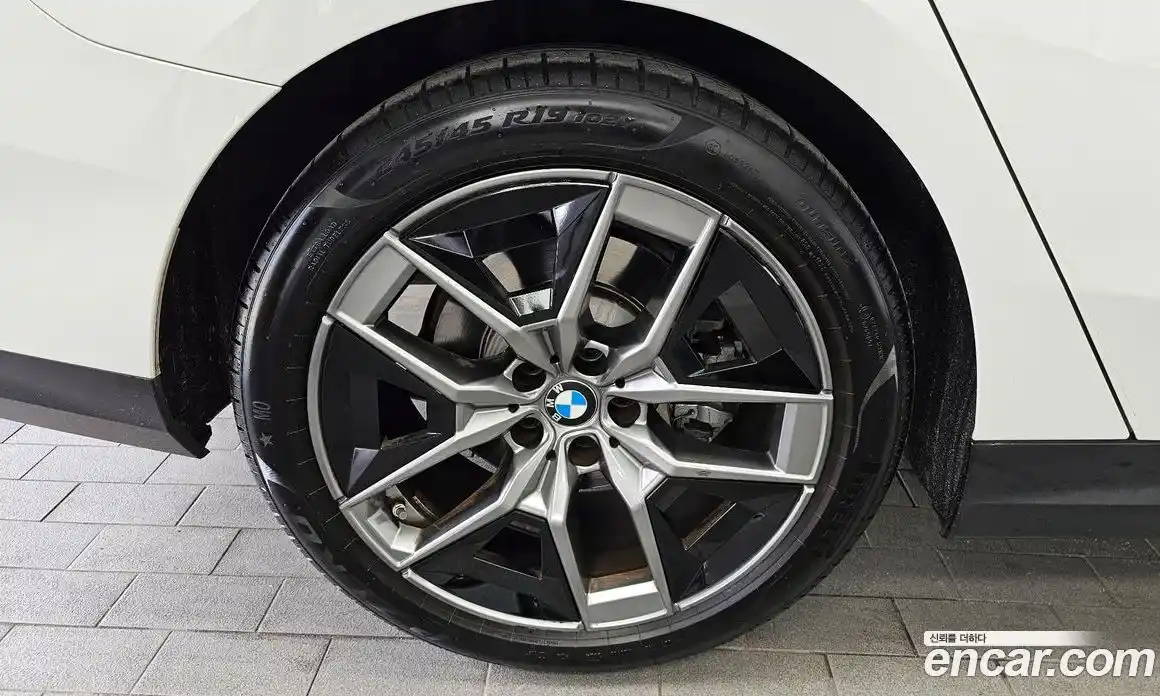 BMW 5 серия 2025 2.0 автомат (гидро), фото 5