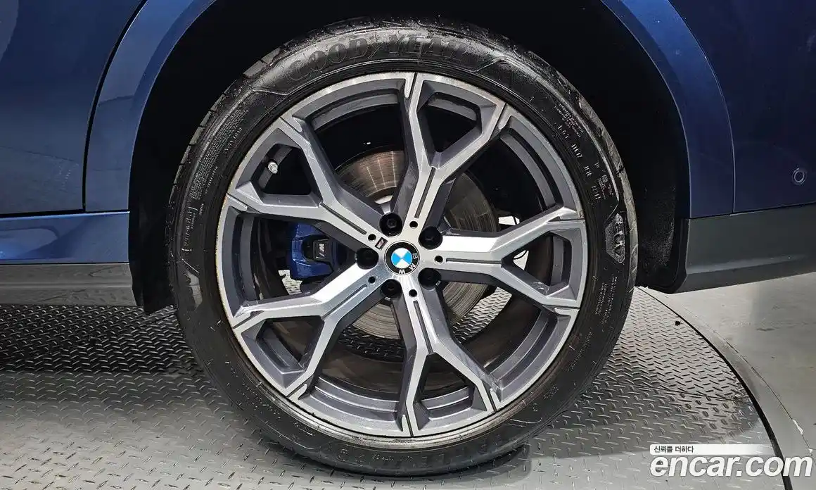BMW X6 2023 3.0 автомат (гидро), фото 6