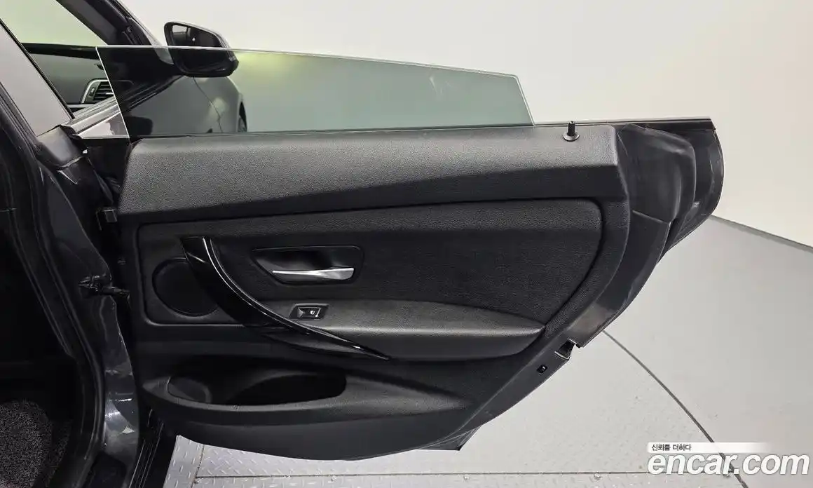 BMW 3 серия 2018 2.0 автомат (гидро), фото 15