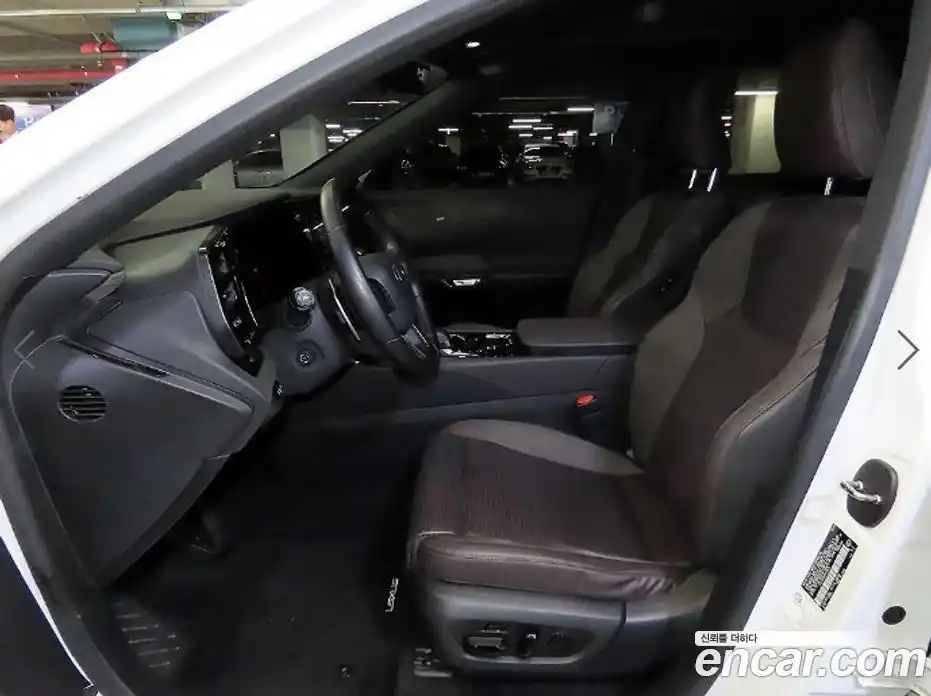 Lexus RX 2023 2.5 вариатор, фото 6