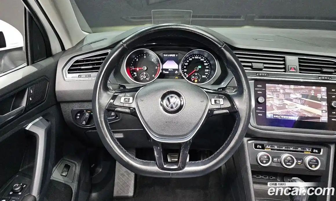 Volkswagen Tiguan 2019 2.0 автомат (гидро), фото 13