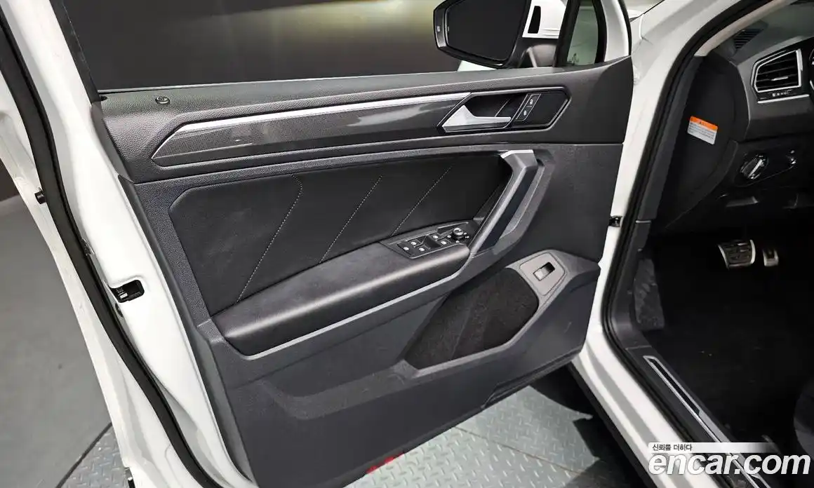 Volkswagen Tiguan 2019 2.0 автомат (гидро), фото 18