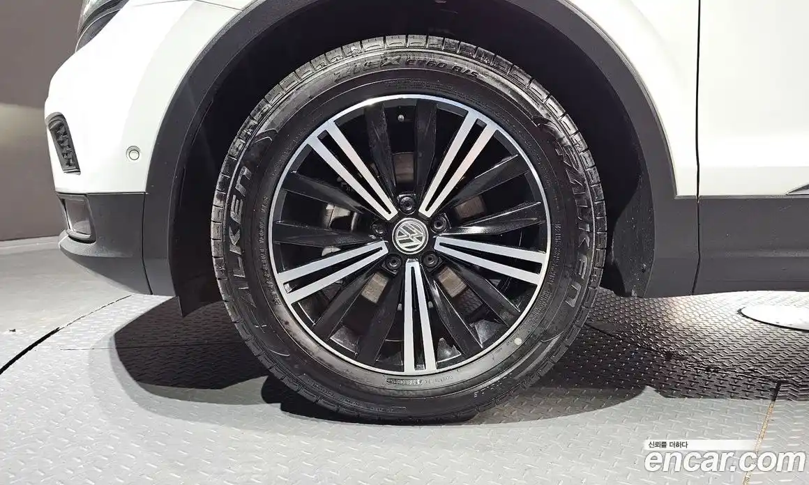Volkswagen Tiguan 2019 2.0 автомат (гидро), фото 5