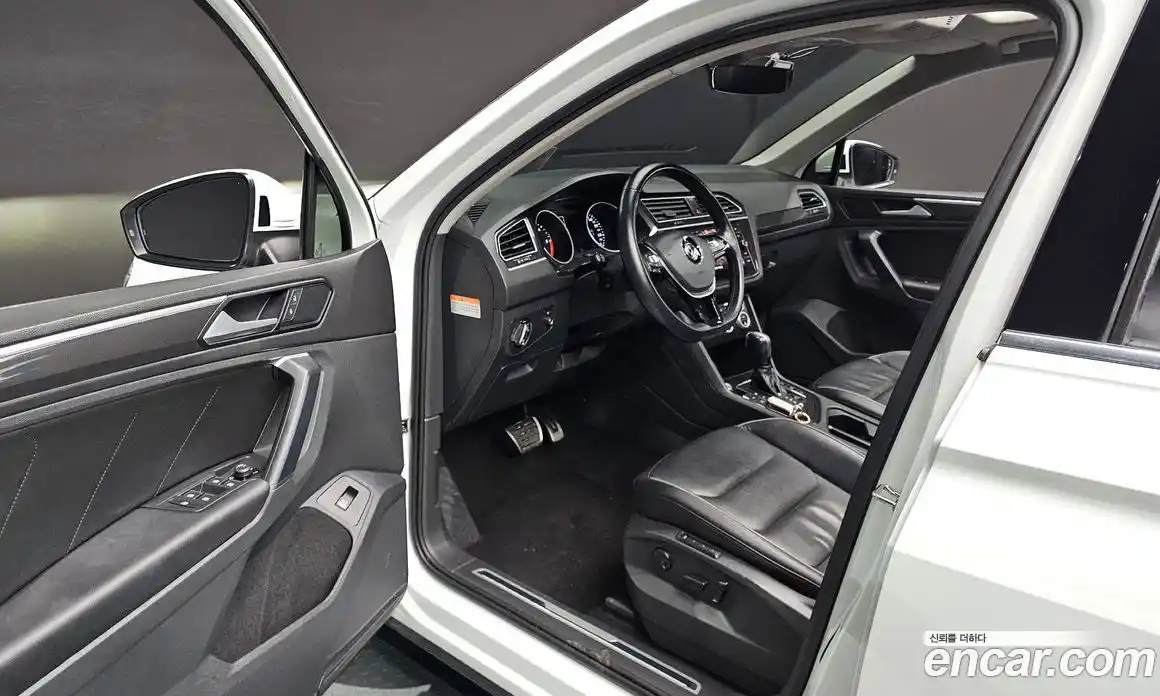 Volkswagen Tiguan 2019 2.0 автомат (гидро), фото 10