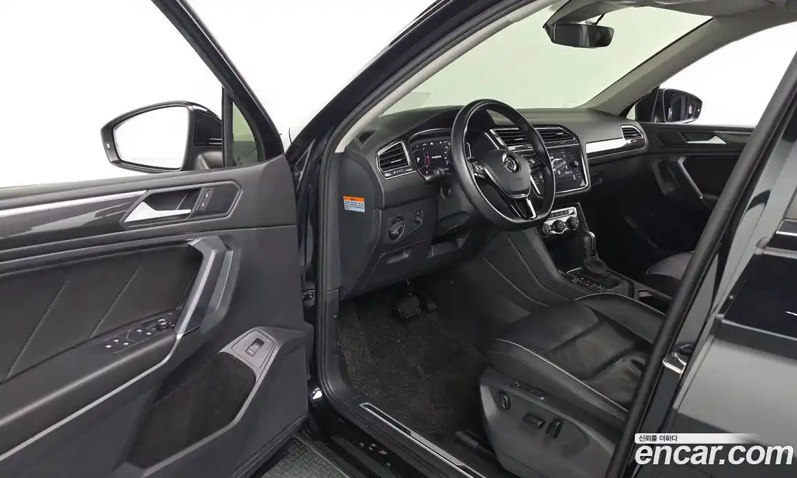 Volkswagen Tiguan 2020 2.0 автомат (гидро), фото 13