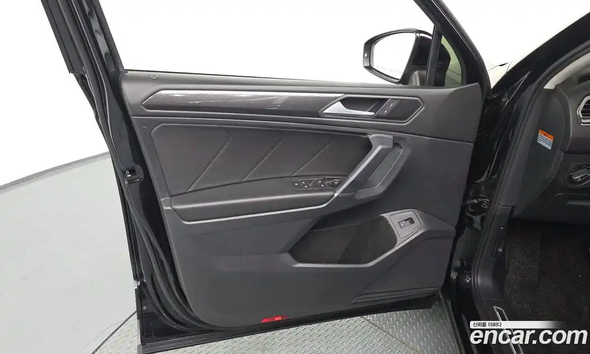 Volkswagen Tiguan 2020 2.0 автомат (гидро), фото 14