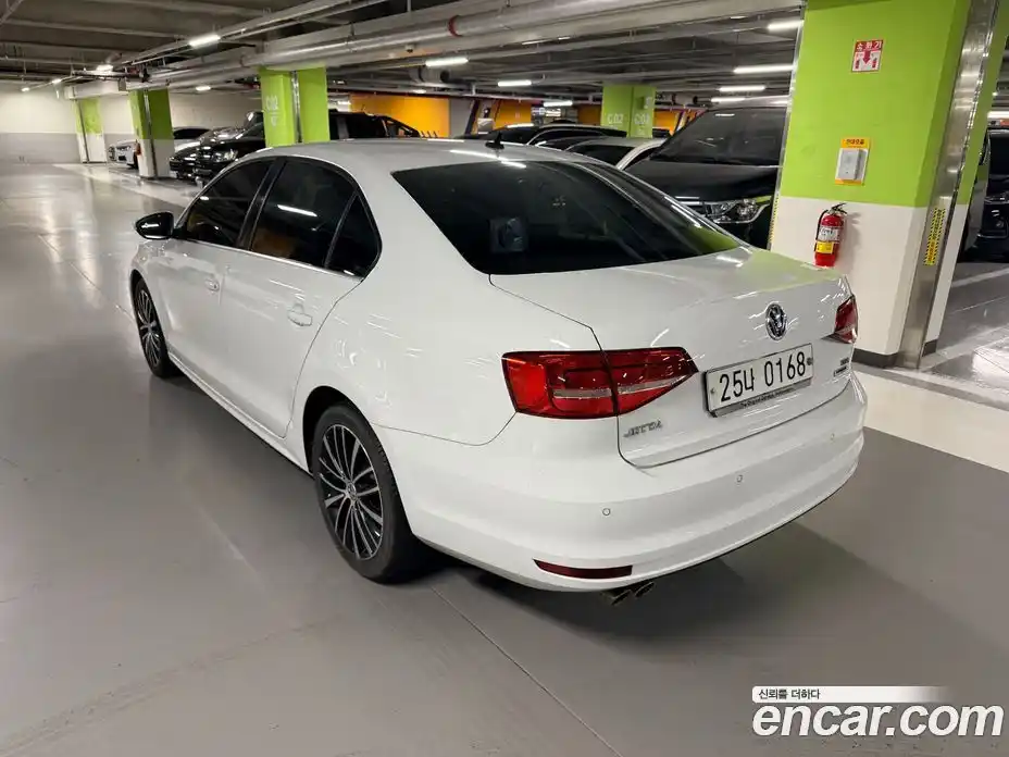 Volkswagen Jetta 2015 2.0 автомат (гидро), фото 4