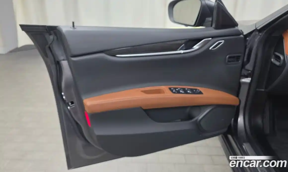Maserati Ghibli 2019 3.0 гидро, фото 14