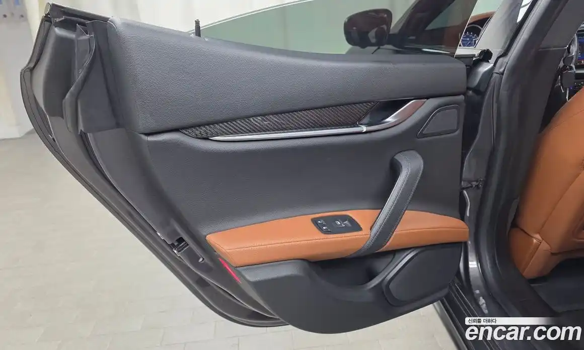 Maserati Ghibli 2019 3.0 гидро, фото 15
