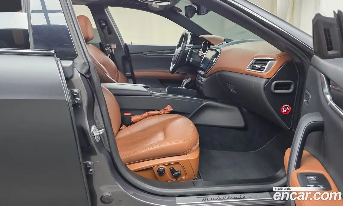 Maserati Ghibli 2019 3.0 гидро, фото 16