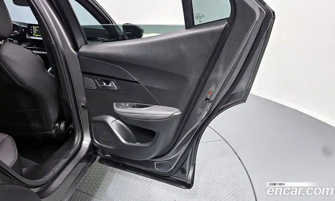 Peugeot 2008 2023 1.5 автомат (гидро), фото 15