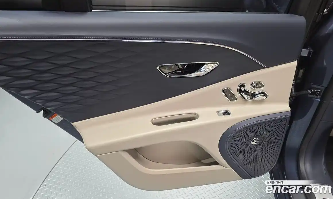 Bentley Flying Spur 2021 4.0 гидро, фото 15