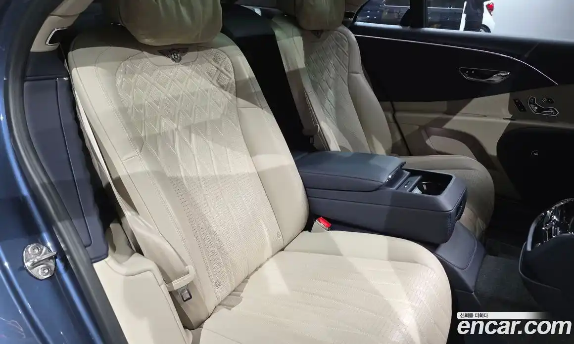 Bentley Flying Spur 2021 4.0 гидро, фото 17