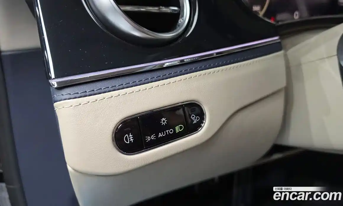 Bentley Flying Spur 2021 4.0 гидро, фото 23