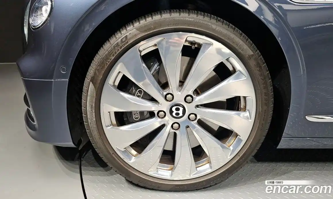 Bentley Flying Spur 2021 4.0 гидро, фото 5