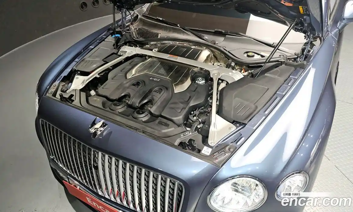 Bentley Flying Spur 2021 4.0 гидро, фото 6