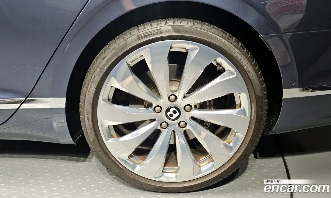 Bentley Flying Spur 2021 4.0 гидро, фото 7