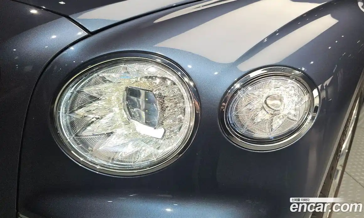 Bentley Flying Spur 2021 4.0 гидро, фото 8