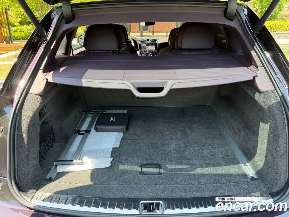 Bentley Bentayga 2024 4.0 гидро, фото 18