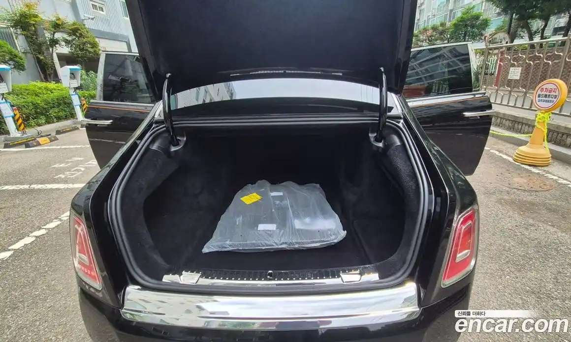Rolls-Royce Phantom 2023 6.7 гидро, фото 14