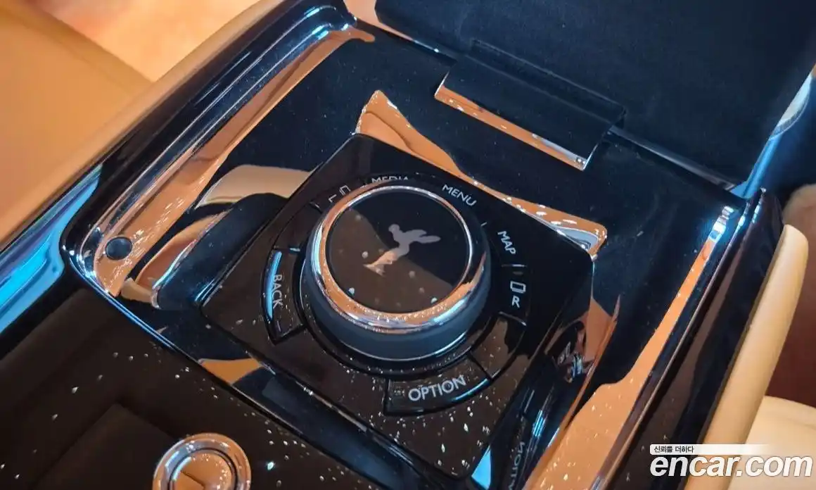 Rolls-Royce Phantom 2023 6.7 гидро, фото 17