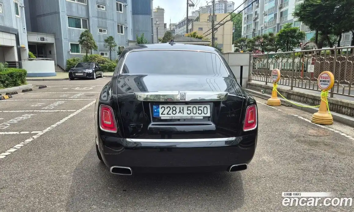 Rolls-Royce Phantom 2023 6.7 гидро, фото 4