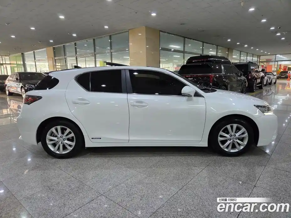 Lexus CT200h 2017 1.8 гидро, фото 5