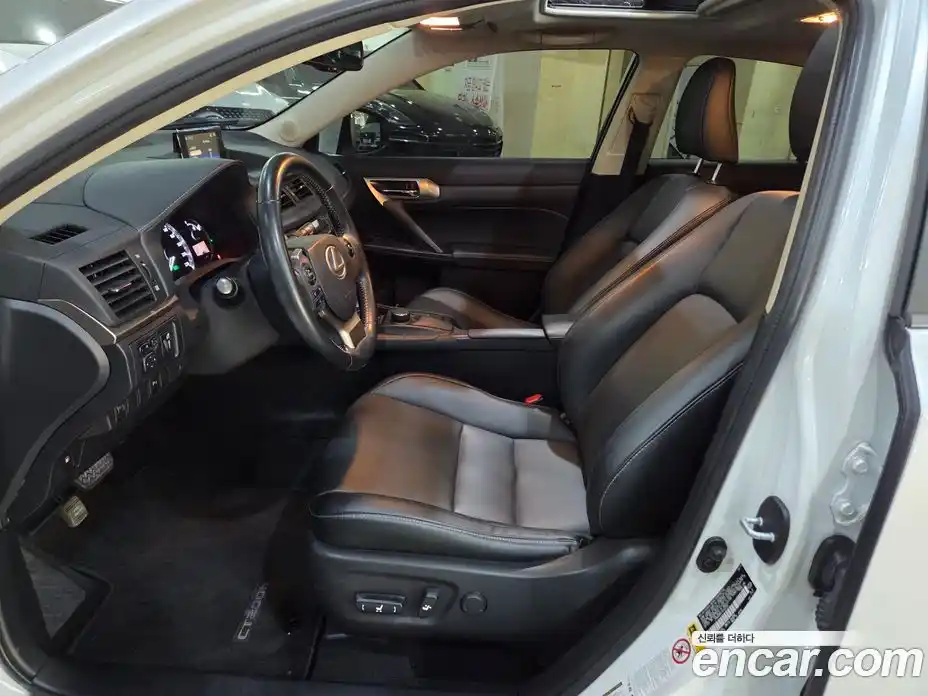 Lexus CT200h 2017 1.8 гидро, фото 6
