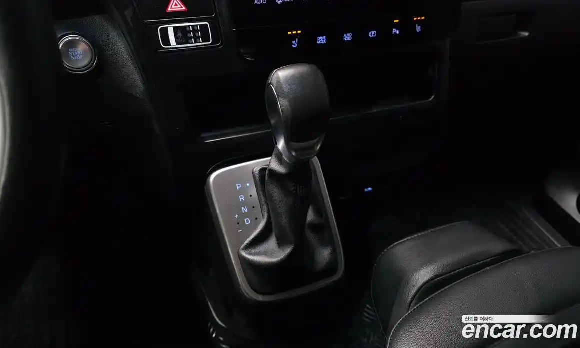 Hyundai Staria 2025 2.2 автомат (гидро), фото 12