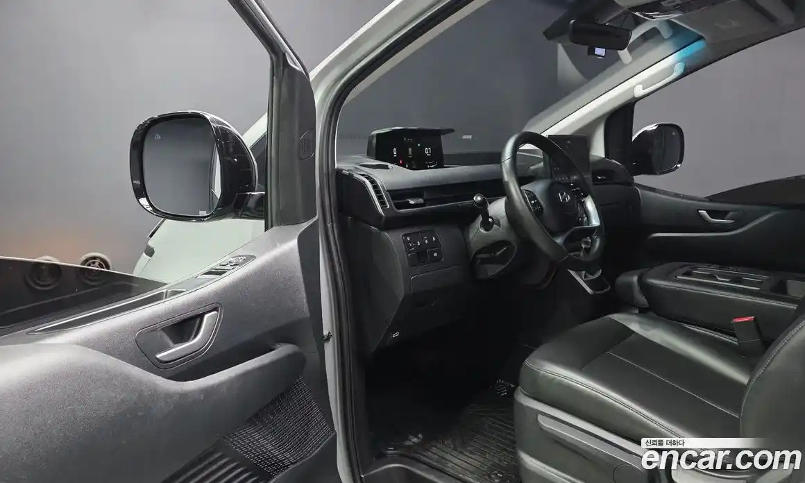 Hyundai Staria 2025 2.2 автомат (гидро), фото 13