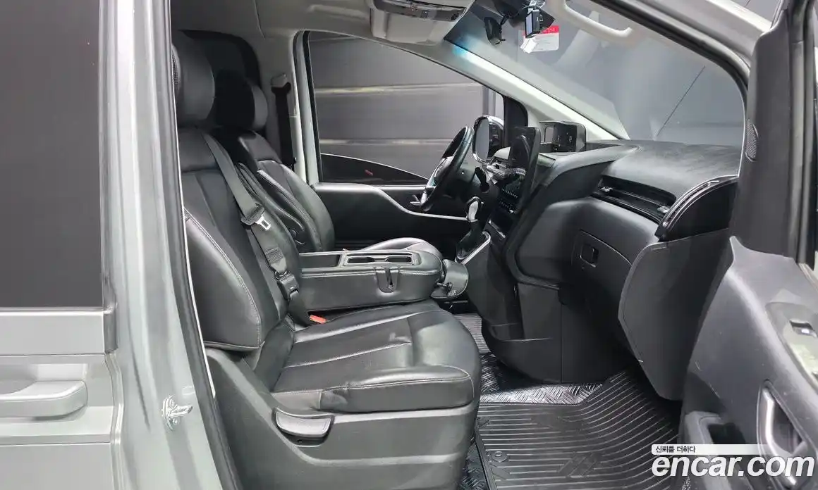 Hyundai Staria 2025 2.2 автомат (гидро), фото 17