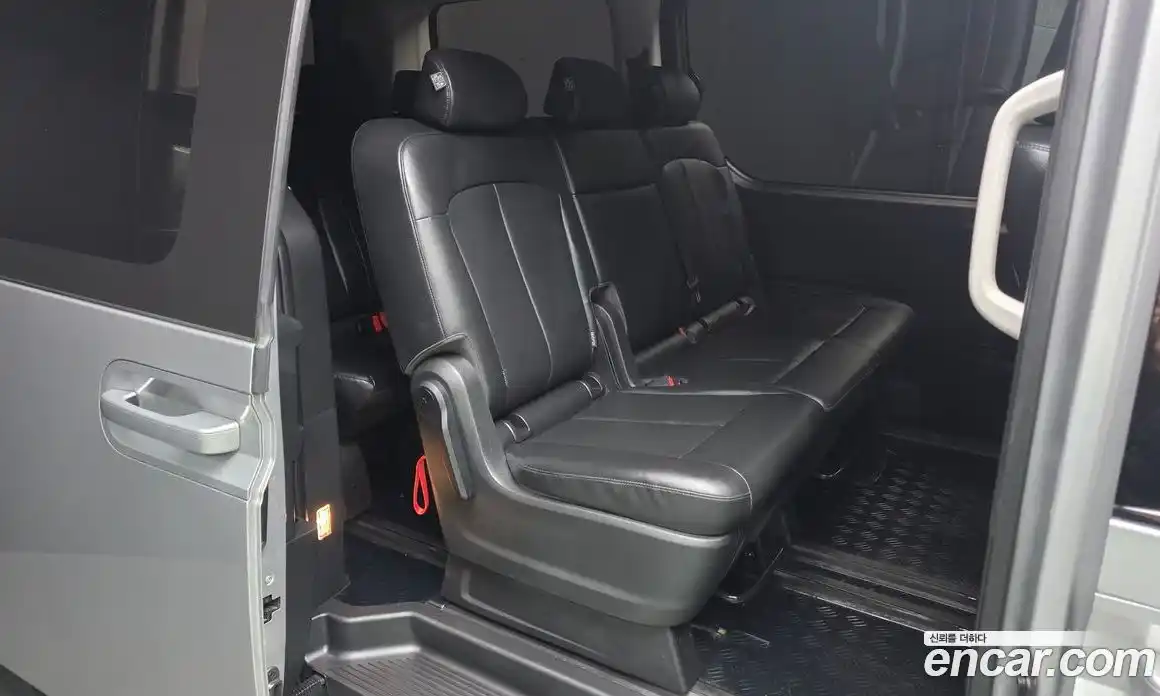 Hyundai Staria 2025 2.2 автомат (гидро), фото 18