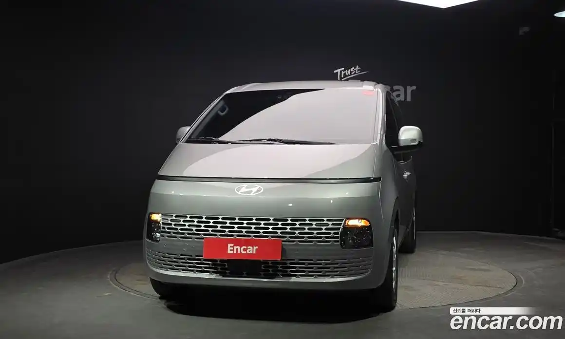 Hyundai Staria 2025 2.2 автомат (гидро), фото 3