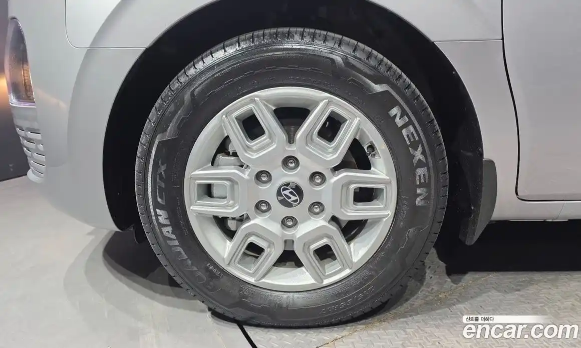 Hyundai Staria 2025 2.2 автомат (гидро), фото 5