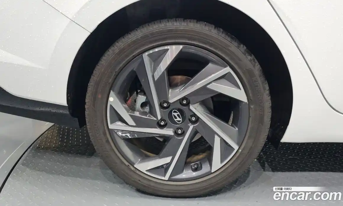 Hyundai Avante 2025 1.6 автомат (гидро), фото 5
