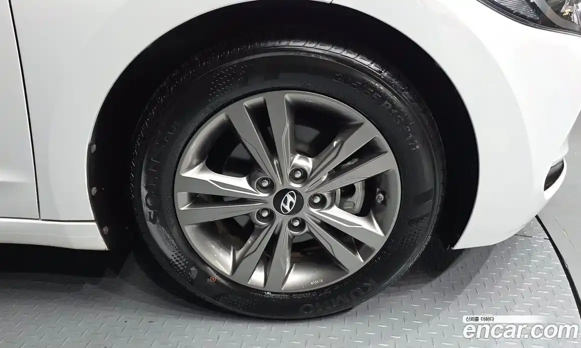 Hyundai Avante 2015 1.6 автомат (гидро), фото 5