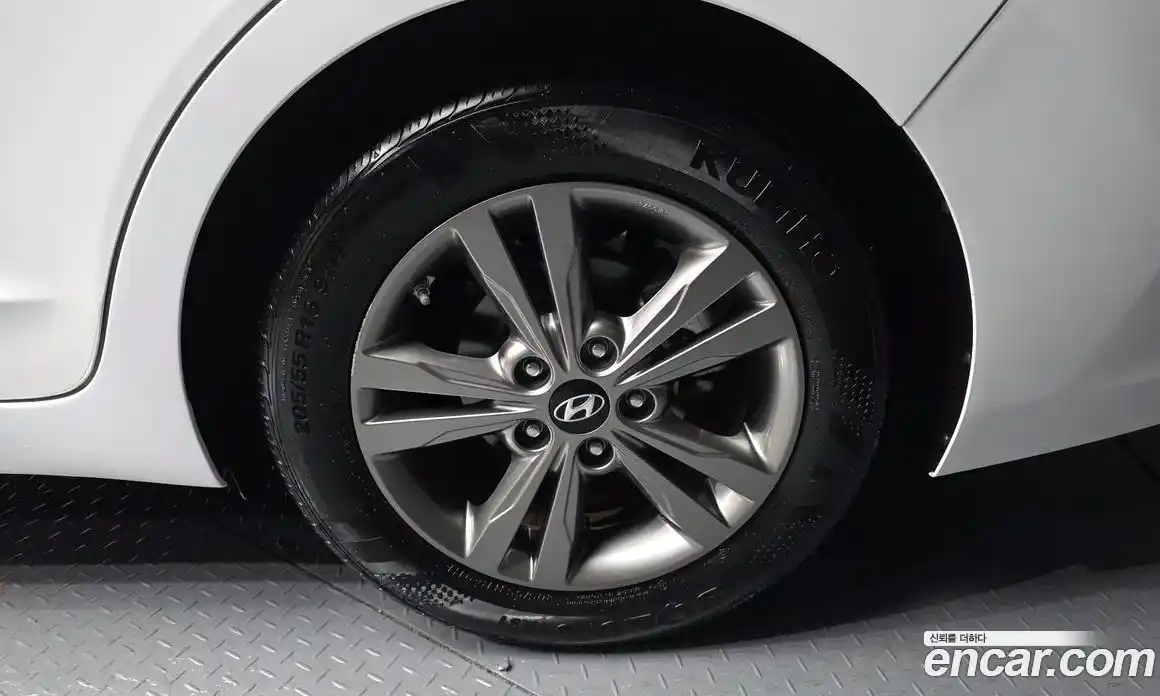 Hyundai Avante 2015 1.6 автомат (гидро), фото 7