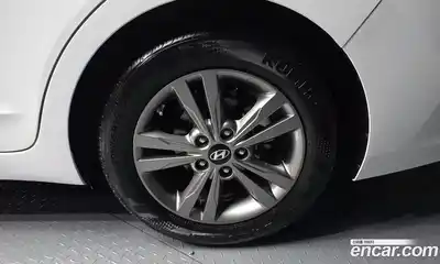 Hyundai Avante 2015 1.6 автомат (гидро), миниатюра 7
