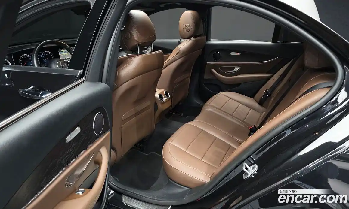 Mercedes-Benz E-Class 2022 2.0 автомат (гидро), фото 12