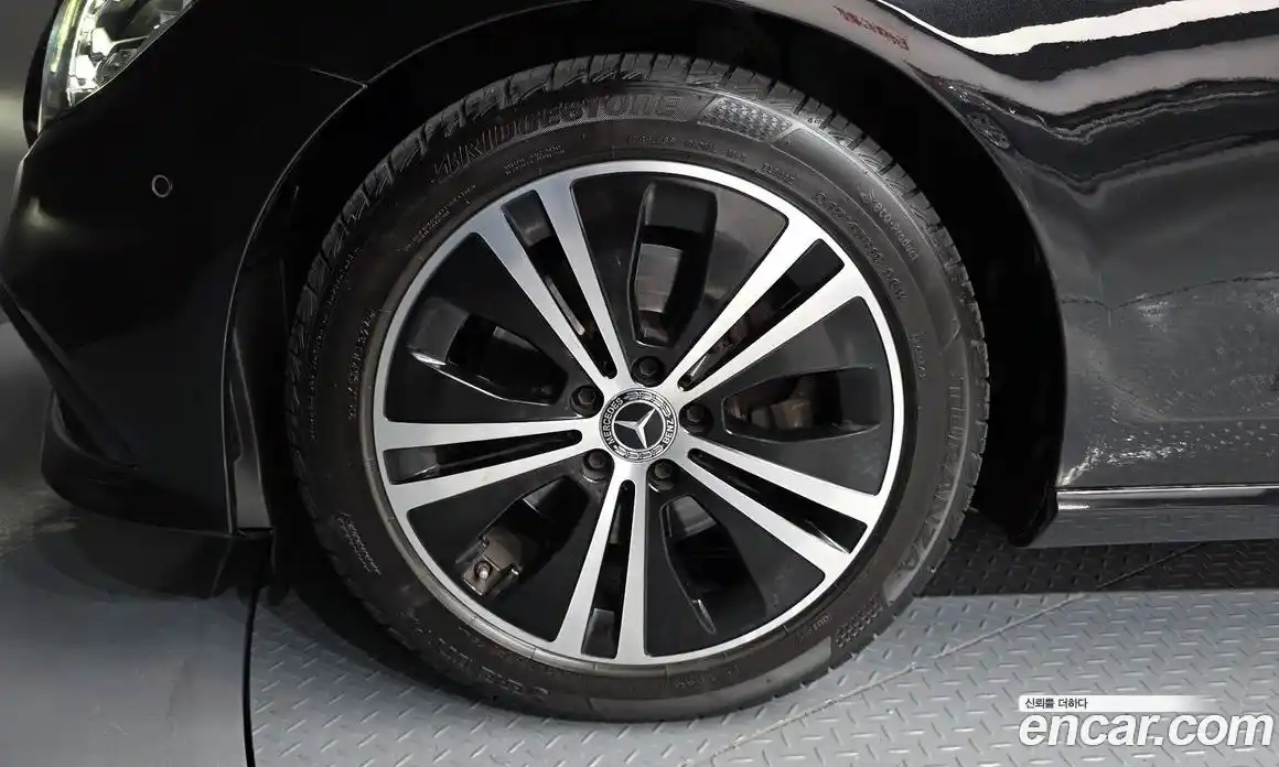 Mercedes-Benz E-Class 2022 2.0 автомат (гидро), фото 5